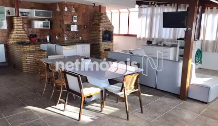 Apartamento cobertura à venda no bairro Serra com 250 m² e 5 dormitórios/quartos.