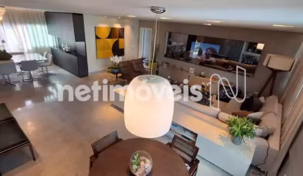 Apartamento à venda no bairro Santa Lúcia com 4 dormitórios e 198 m² de área útil.
