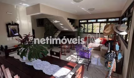 Casa residencial à venda no bairro Belvedere com 347 m² e 3 dormitórios/quartos.