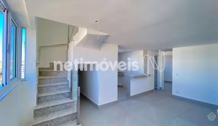 Cobertura à venda no bairro Sagrada Família com 128 m² e 2 dormitórios/quartos
