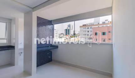 Apartamento à venda no bairro Sagrada Família com 3 dormitórios e 79 m² de área útil