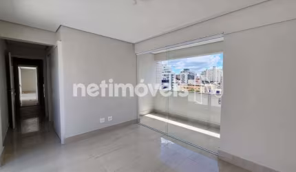 Apartamento à venda no bairro Sagrada Família com 74 m² e 3 dormitórios/quartos