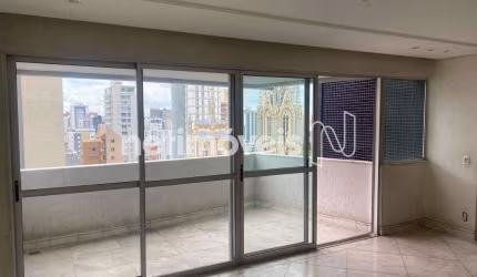 Apartamento à venda no bairro Lourdes com 116 m² e 3 dormitórios/quartos disponíveis.