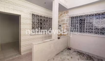 Casa residencial à venda no bairro Santa Efigênia com 180 m² e 2 dormitórios/quartos.
