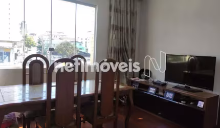 Apartamento à venda no bairro Sagrada Família com 121 m² e 3 dormitórios/quartos.