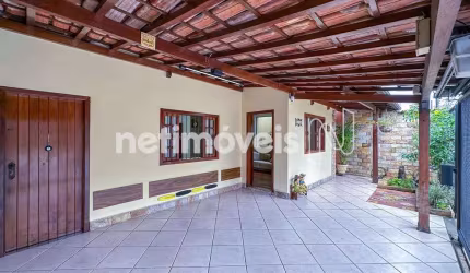 Casa residencial à venda no bairro Sagrada Família com 4 dormitórios e 255 m².
