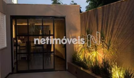 Apartamento com 2 dormitórios na Sagrada Família e área útil de 221 m² à venda