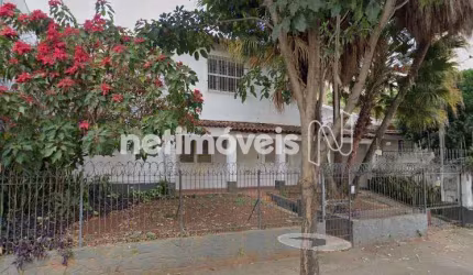 Casa residencial à venda no bairro Serra com 305 m² e 3 dormitórios/quartos.