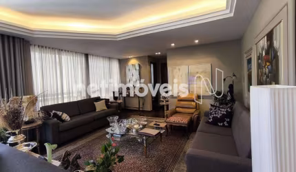 Cobertura de 378 m² à venda com 4 dormitórios no bairro Lourdes, ideal para você!
