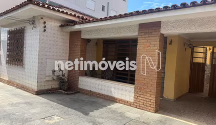 Casa residencial à venda no bairro Prado com 312 m², ideal para novos projetos.