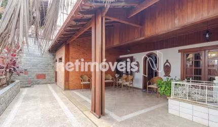 Casa residencial à venda no bairro Serra com 6 dormitórios/quartos e 308 m² de área útil