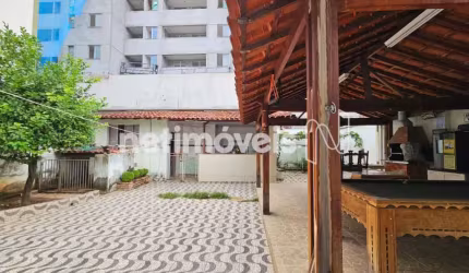 Casa residencial à venda no bairro Coração Eucarístico com 4 dormitórios e 456 m².