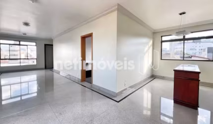 Cobertura à venda no bairro Prado com 286 m² e 3 dormitórios/quartos disponíveis