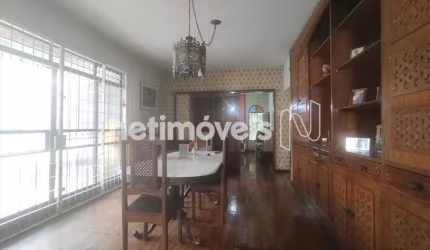 Casa residencial à venda no bairro Coração Eucarístico com 3 dormitórios e 240 m².