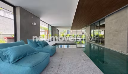 Apartamento para alugar no bairro Savassi com 81 m² e 2 dormitórios/quartos.