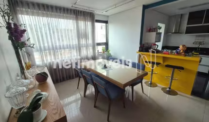 Apartamento à venda no Grajaú com 3 dormitórios e 89 m² de área útil disponível.