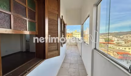 Cobertura à venda no bairro Sagrada Família com 150 m² e 3 dormitórios/quartos.