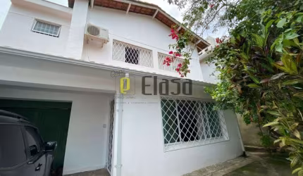 Sobrado próximo ao metro Borba Gato ,3 dormitórios , sala dois ambientes , 4  vagas