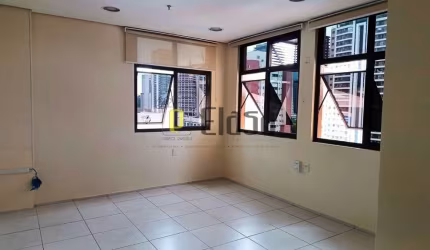 Sala comercial 42m2 R Américo Brasiliense - Chácara Santo Antônio