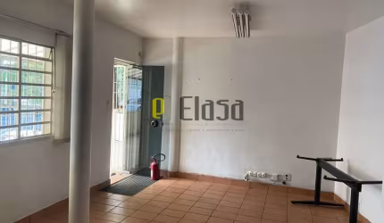 Casa comercial Chácara Santo Antônio, 12 salas,5 banheiros, cozinha.