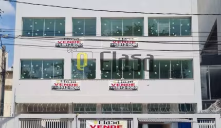 Prédio comercial dividido em 4 andares