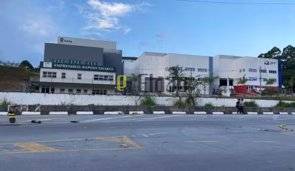 Prédio comercial em Centro Empresarial Raposo Tavares