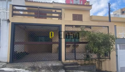 Sobrada em Vila, 3 suítes,  2 salas, 3 vagas!