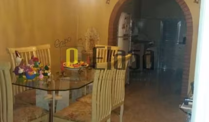 Casa térrea com 2 dormitórios, 1 vaga, 190,00m², em Campo Belo, São Paulo, SP.