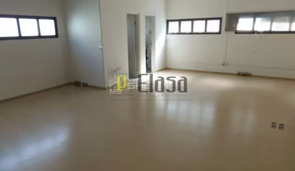 Casa Comercial para venda e locação, 3 ambientes, 4 vagas, Chácara Santo Antonio