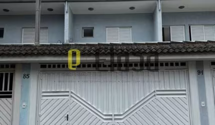 Sobrado em rua fechada , 4 dormiórios sendo 3 suítes  armários ar condicionado  2 vagas !