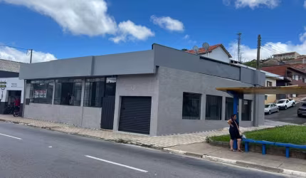 Salão Comercial para Locação em Bragança Paulista, Lavapés, 3 banheiros
