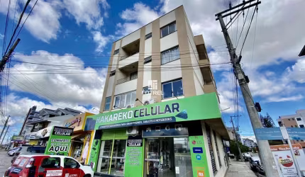 Apartamento com 02 dormitórios, 01 vaga para garagem, localizado á 2 quadras da