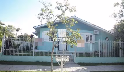 Casa 4 dormitórios sendo uma suíte , 4 banheiros e 2 vagas de garagem