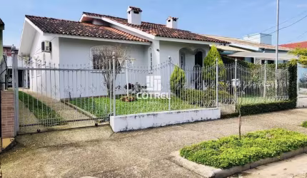Casa no bairro Camobi com 3 dormitórios, espaço gourmet e piscina