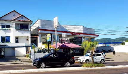 Excelente casa comercial e residencial na Avenida Dores  no bairro Dores na Cida