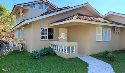 Linda casa com piscina no Bairro Camobi