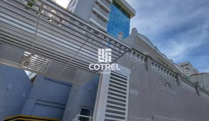 Apartamento central 2 dormitórios sendo 1 suíte e 1 vaga de garagem localizado n