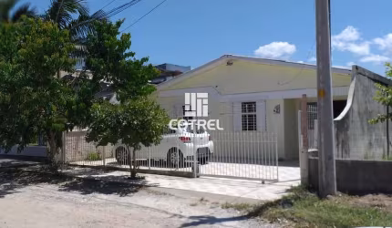 Casa 4 dormitórios e 2 vagas de garagem no Bairro Juscelino Kubitscheck localiza