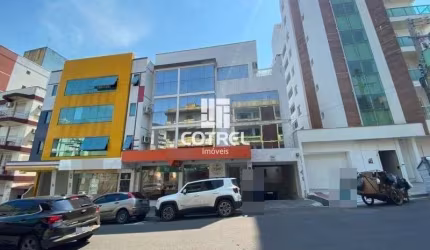Apartamento central 1 dormitório e banheiro social localizado na cidade de Santa