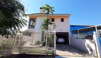Casa 4 dormitórios sendo 2 suítes e 2 vagas de garagem no Bairro Km3 localizada