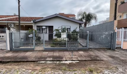 Casa 3 dormitórios  com piscina à venda no  bairro Camobi, Santa Maria-RS