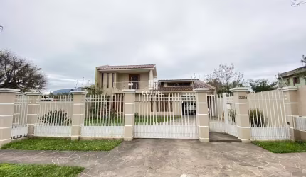 Excelente casa para venda com 4 dormitórios 2 sendo suíte, 2 salas, piscina, 2 v
