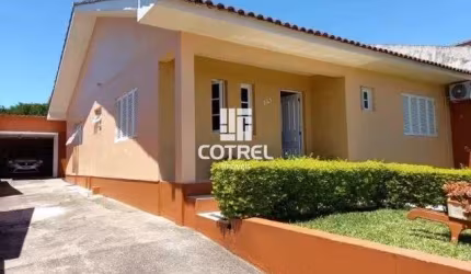 Casa para venda com 3 dormitórios sendo 1 suíte, 1 vaga de garagem situada na Ru