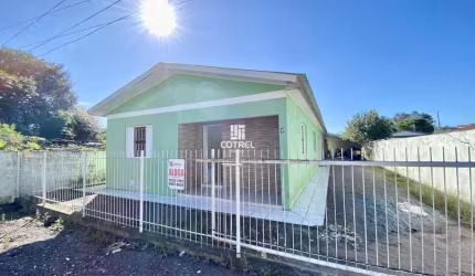 Casa para locação com 2 dormitórios, 1 vaga de garagem situada no Bairro Pé de P