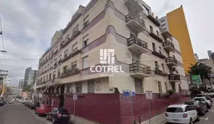 Apartamento no Edifício Castelli com 02 dormitórios, 01 dependência, 02 banheiro