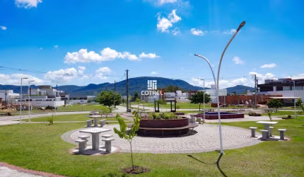 Terreno para venda 893 m² no condomínio fechado Bauhaus Residencial, Bairro Camo