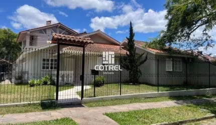 Casa para venda 4 dormitórios sendo 2 suítes, piscina situada no Bairro Camobi n