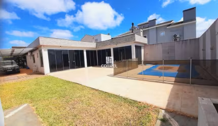 Casa com piscina para venda situada no Bairro Camobi em Santa Maria/RS