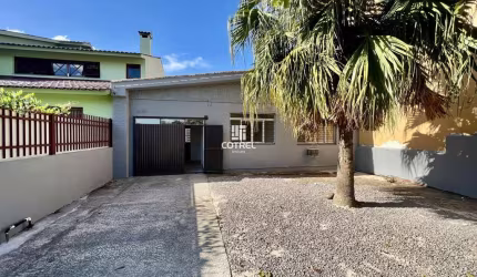 Casa com 5 dormitórios, 2 banheiros, churrasqueira, 1 vaga de garagem situada na