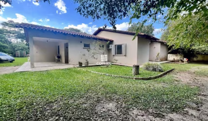 Casa semimobiliada com 3 dormitórios e excelente pátio situada no bairro Camobi